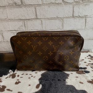 🚨SOLD🚨Vintage Trousse de Toilette 28 Monogram